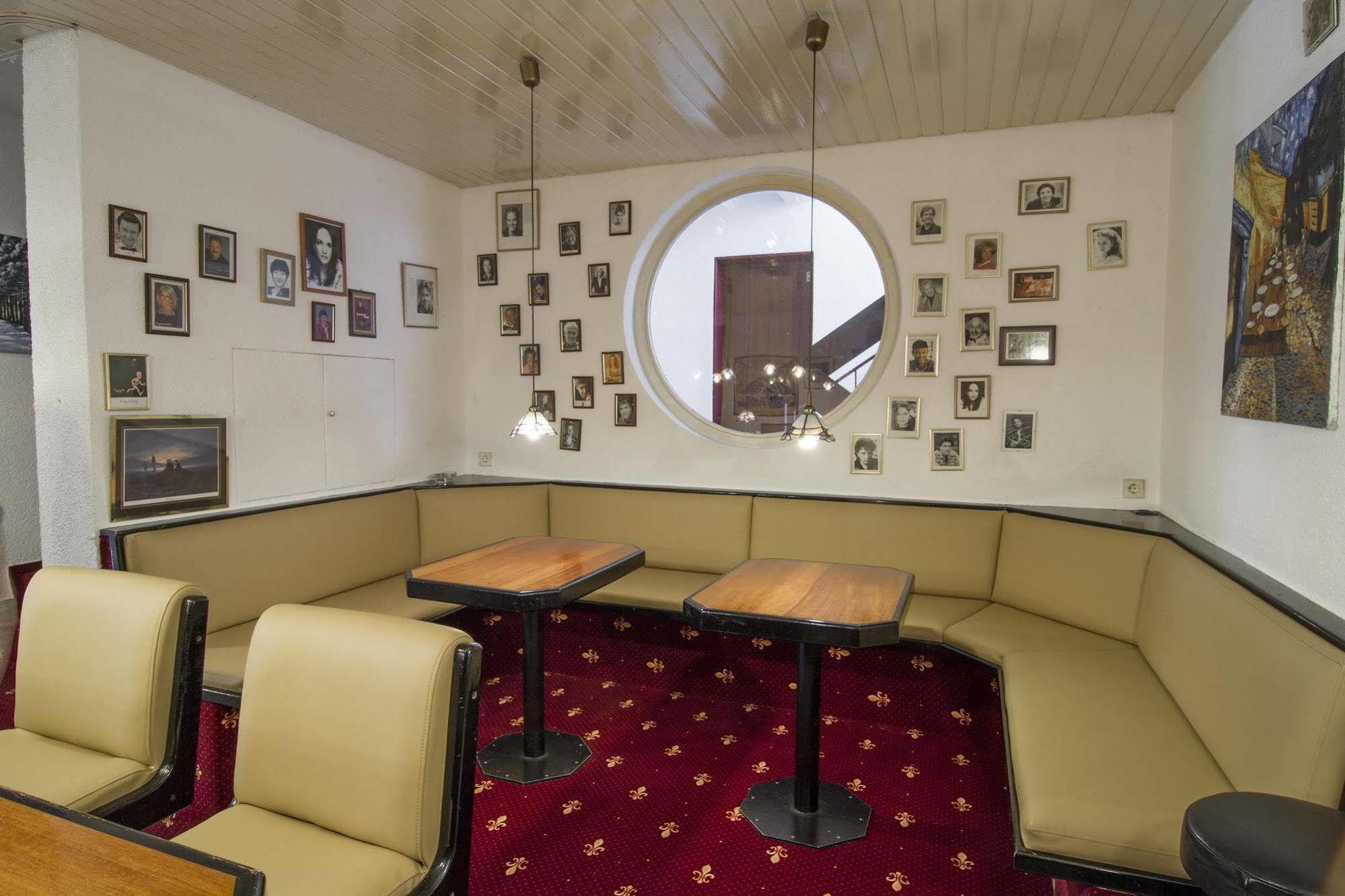 Hotel Maurer カールスルーエ エクステリア 写真